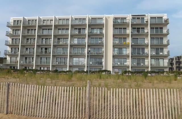 Edgewater House - Ocean Front Units With Spectacular Views!