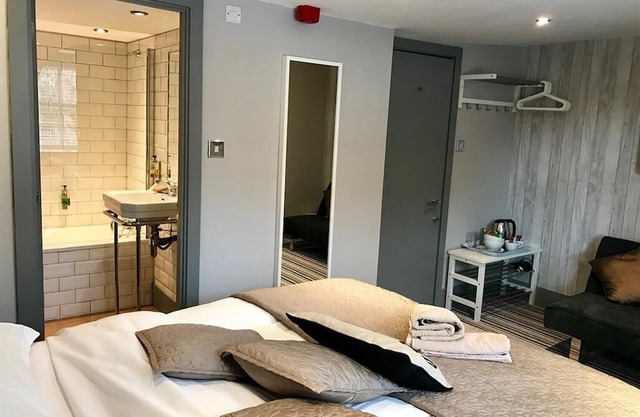 Ei8ht Brighton Apartments