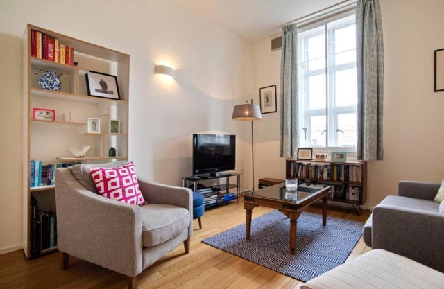 Elegant 1-Bed apt in Period Building near Oval