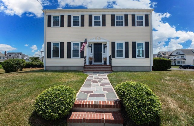Elegant 4BR Ocean Block Home in Spring Lake Ocean Views & Steps to the Beach