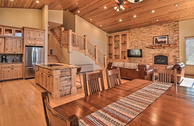 Cozy Pinetop Retreat Mi Woodland 