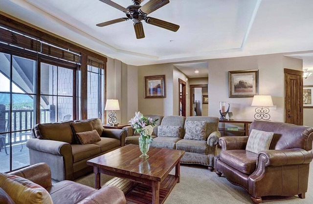 Enjoy Crystal Peak Lodge 7304: Resort Amenities and great views!