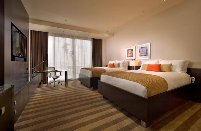 Enjoy Our Stress-Free Experience with Outdoor Pool and Shuttle | 3 Rooms