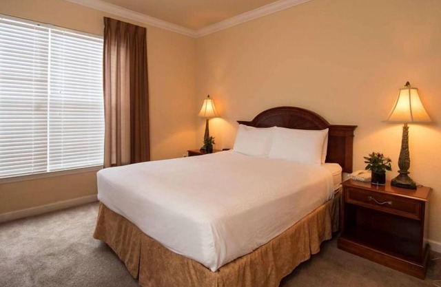 Everything You Need For The Perfect Vacation! Free Parking, Pool, Pet-friendly