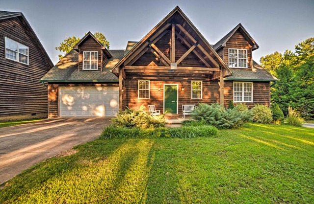 Expansive Cabin with Kentucky Lake Access!