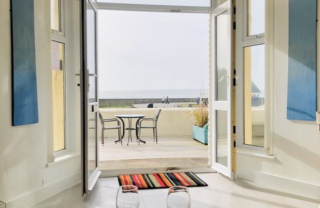 Fabulous Beachside Apartment REFURBISHED opposite beach sea views and the castle