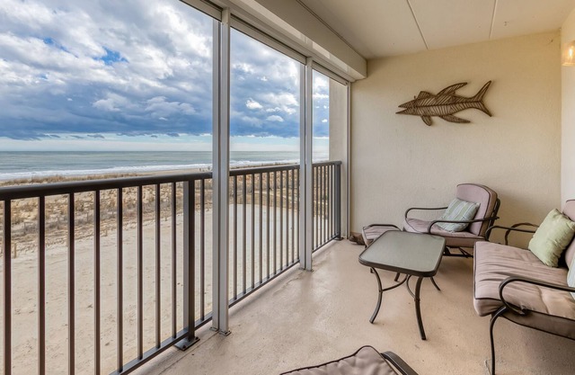 Family-friendly oceanfront condo w/private balcony - stunning views!