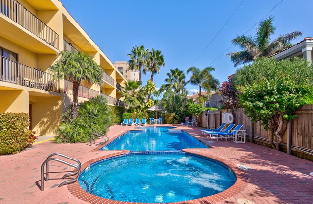 Family-Friendly Seaside Condo with a Shared Pool, Hot Tub, and Great Location