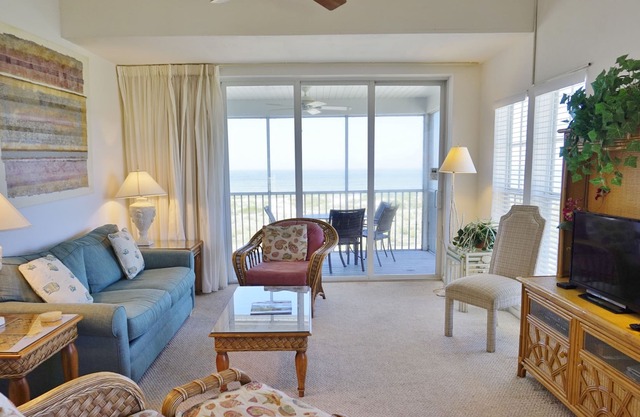 Family Friendly Villa with a Great View of the Beach and Gulf! C1222C