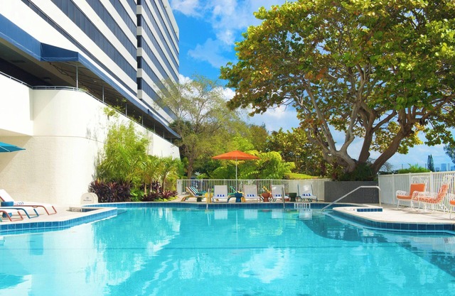 Family & Friends Getaway! 4 Relaxing Units, Virtual Tour Inside!