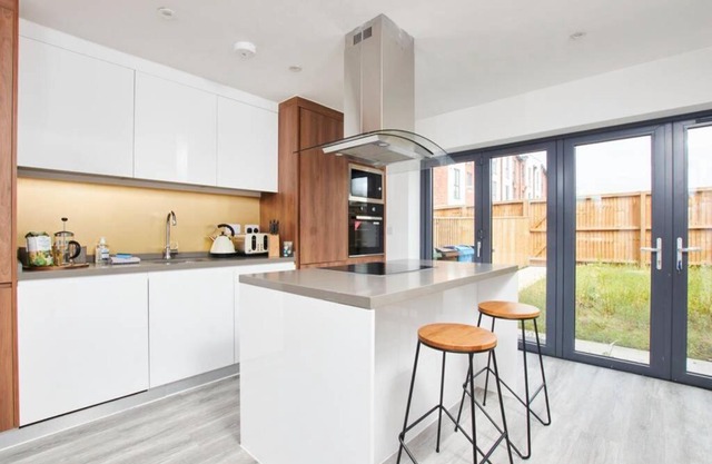 Fantastic 5 Bed House in Manchester w/Parking