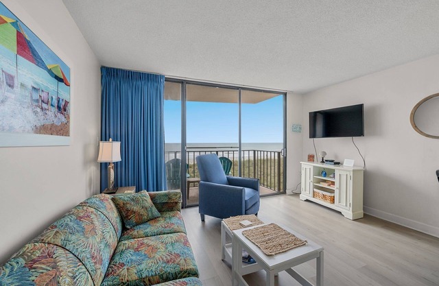 Fantastic views from this 1-bedroom oceanfront condo in Carolina Reef! | Carolina Reef - 105