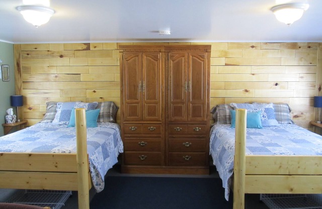 Finley's Riverside Cabins | Cabin #E