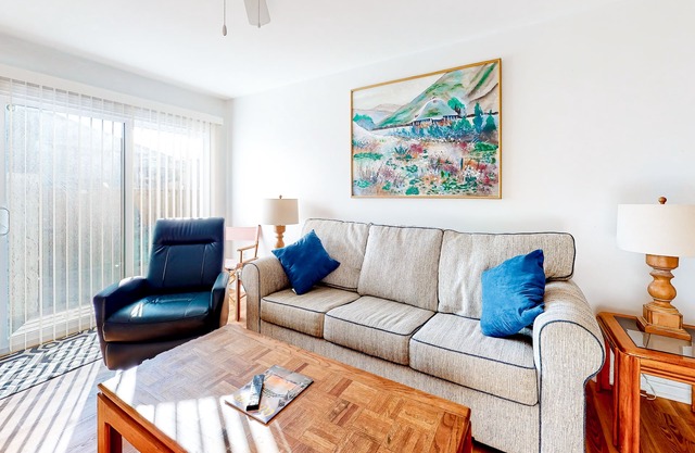First-Floor Condo w/Private Patio, W/D, A/C, Shared Pools & Tennis & Racquetball