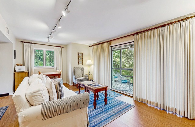First floor villa with lagoon views within walking distance to the beach/parks