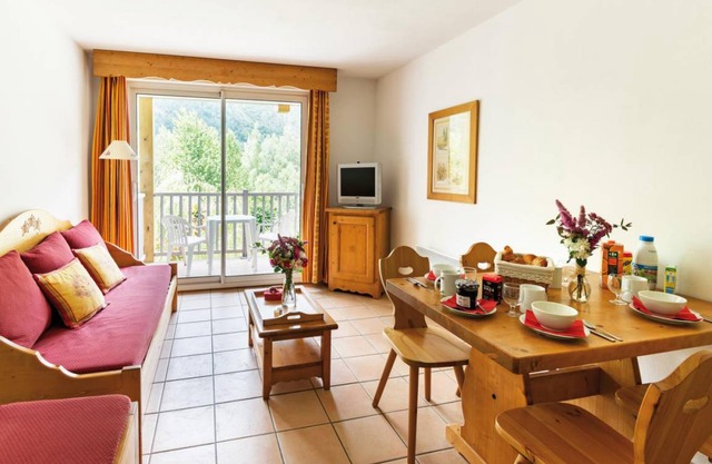 Fitness, swimming pool, sauna, hammam, terrace, balcony, parking, tv, ski locker, 28m²