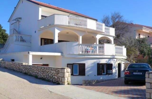 Holiday Mandre Persons Bedrooms 