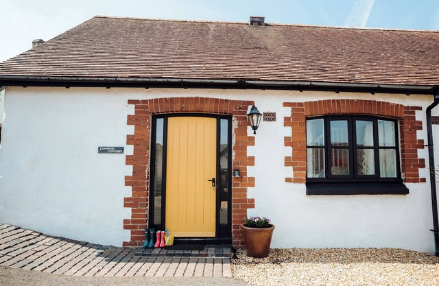 Flemish Cottage - UK6720