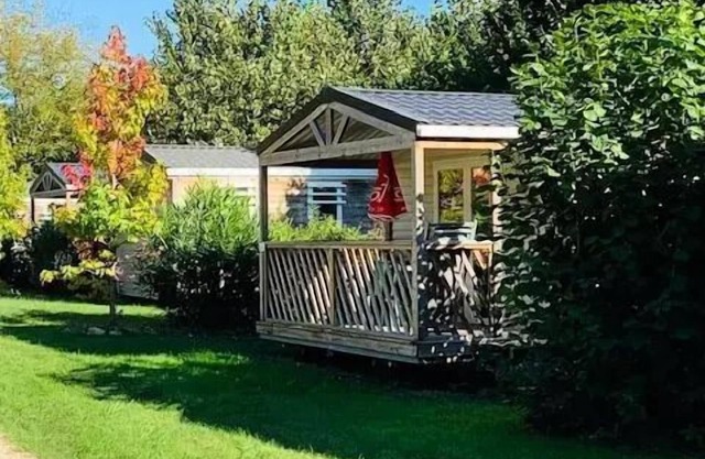 Flower Camping Le Tiradou * - Mobil-Home Comfort Loggia 28m2 (2 bedrooms) + Integrated terrace 7,30m2 4 people
