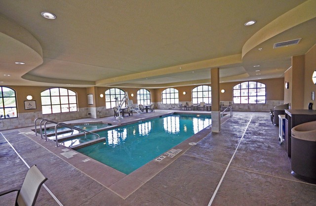 Free Breakfast, Free Wi-Fi, Indoor Pool and Hot Tub | King Suite