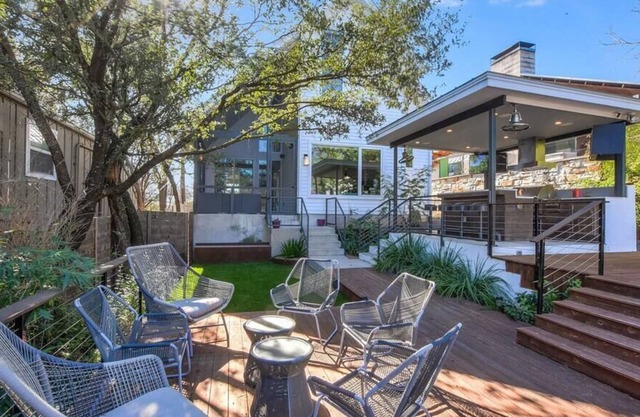 Free Parking, Walk to Downtown | Views - Portoro