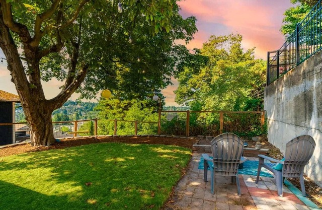 Fremont Bungalow with Backyard View Seattle