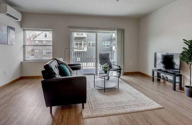 Frontdesk Br The River 