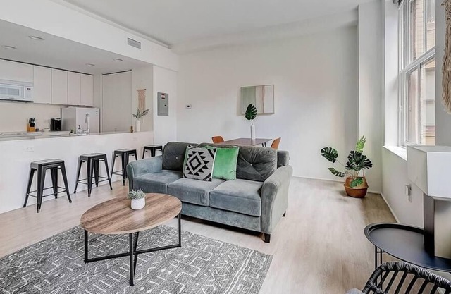 Frontdesk | Bright + Open Studio in Downtown