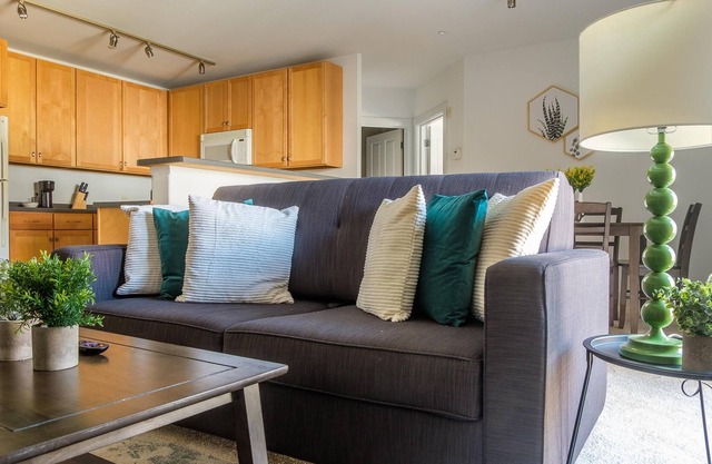 Frontdesk Everything Br 