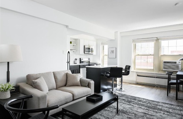 FRONTDESK Open 2 BR Apt 5 miles to Downtown STL