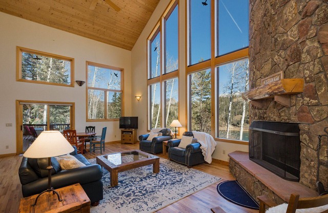 Fulled Remodeled Mtn Home on Columbine Lake - Hot Tub - 1 mile to Purg - AC