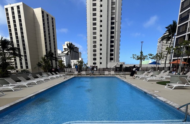 Fully Remodelled View Condo with Free Parking, Pool, Hottub, Sauna, Tennis Court