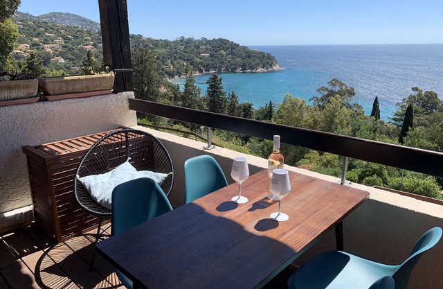 Furnished 3 STARS Golf St Tropez RAYOL CANADEL Facing the SEA with POOL