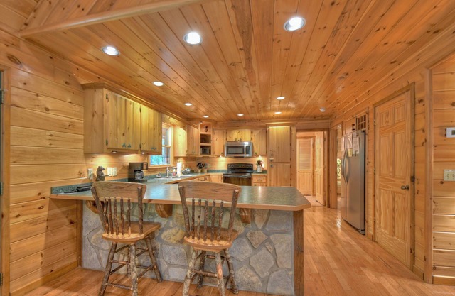 Game Room, Screened Porch, Hot Tub, Pet Friendly