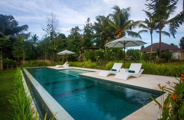 Garden 1BR Villa With A Large Pool! - 6Min Drive To The Monkey Forest!