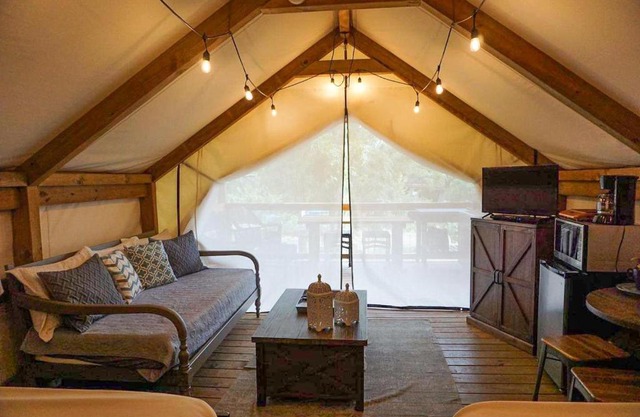 Geronimo Creek Retreat Getaway Cabin #5