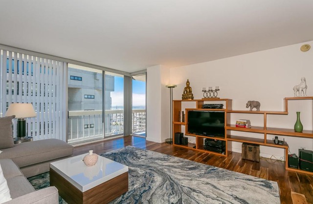 Golden Gate Bridge Views Apartment in Pacific Heights 116