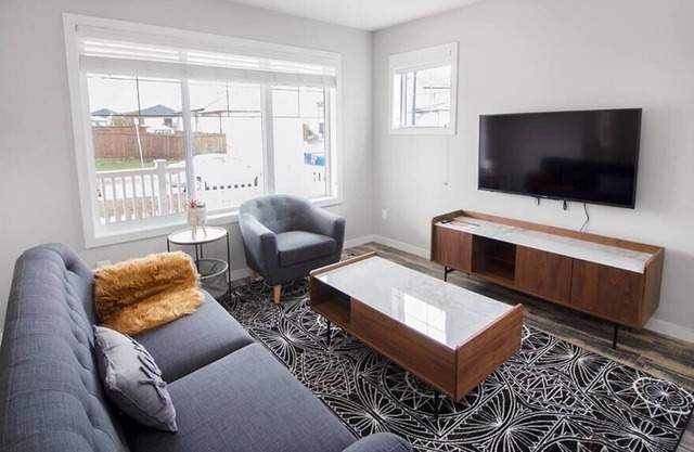 Gorgeous 4 Bedroom Townhouse in South Winnipeg