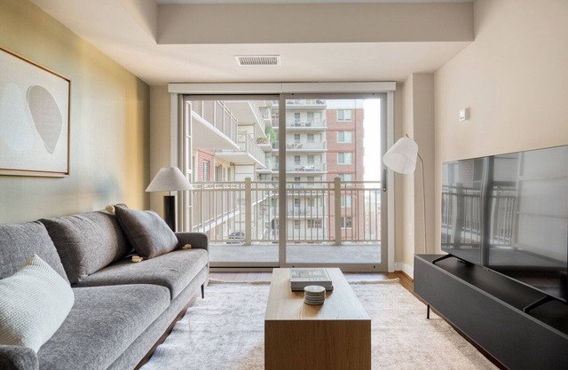 Gorgeous Ballston 1BR w/W/D, Gym & Pool, near Metro, by Blueground