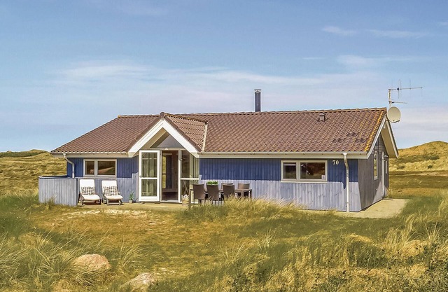 Gorgeous home in Hvide Sande with sauna
