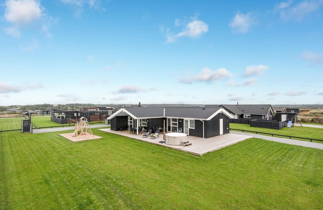 Gorgeous home in Løkken with sauna