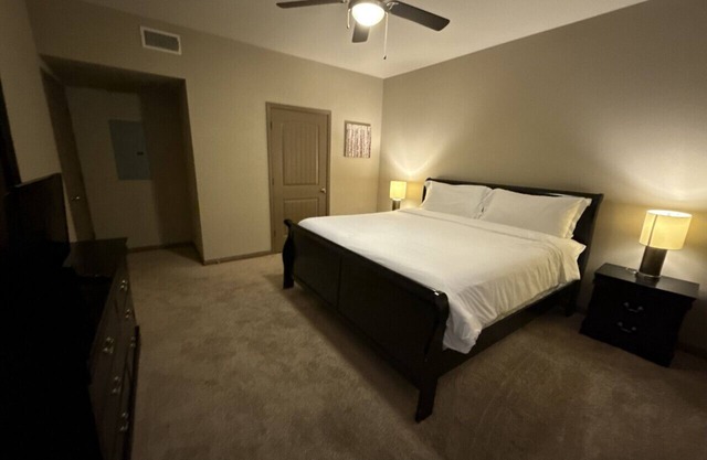 Gorgeous Pool View 3 Bedroom/2 Bath Condo in The
