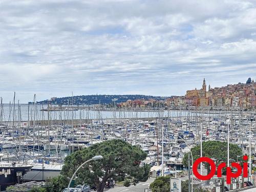 Menton Persons 