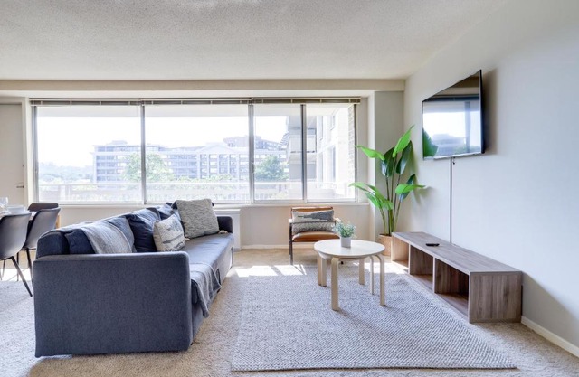 Great 1 Bedroom Condo At Arlington With Gym