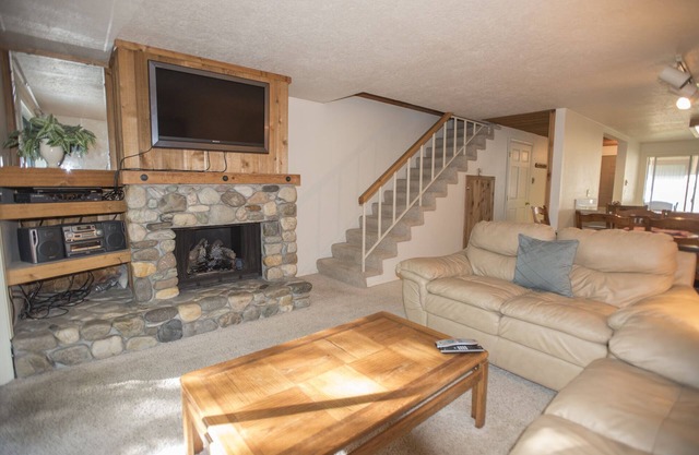 Great 2 bed townhouse. This is the best location in Ketchum!