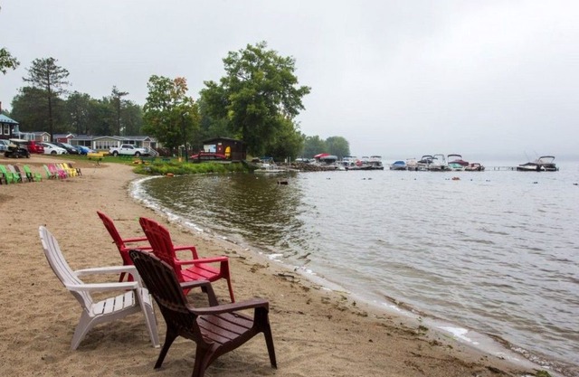 Great Blue Resorts - McCreary's Beach Resort - Perth - 2 Bedroom Cottage 9