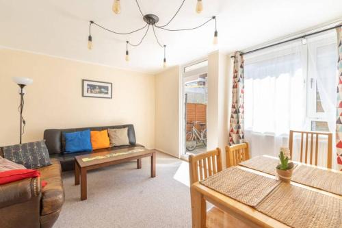 Great Family size 3 bedroom near Broadway Market and Columbia road