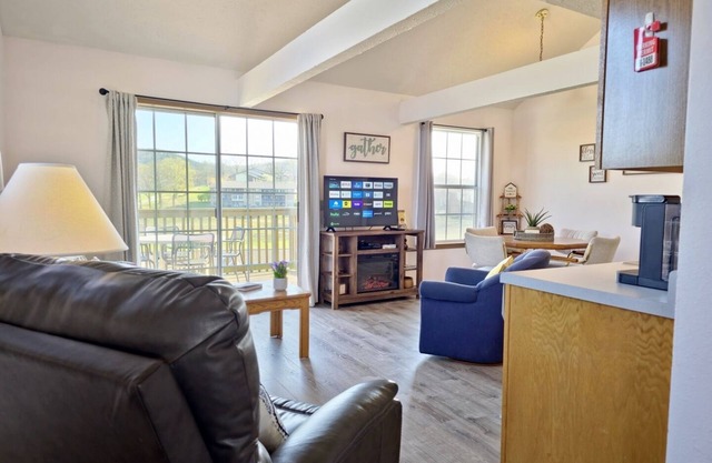 Great Location~1 Dog Ok~Fireplace~Beautiful Views