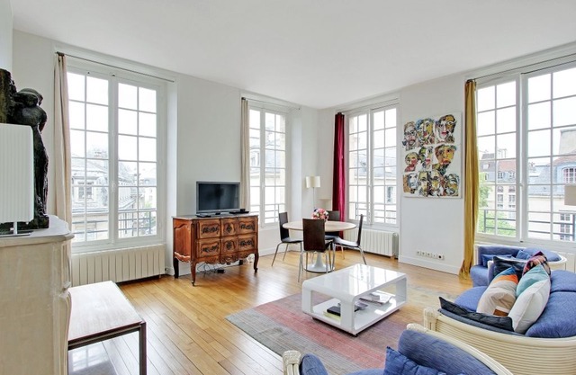 GREAT LOCATION!!MARAIS 3BR-2BA APT