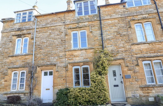 GREEN PUMP COTTAGE, family friendly, with open fire in Blockley